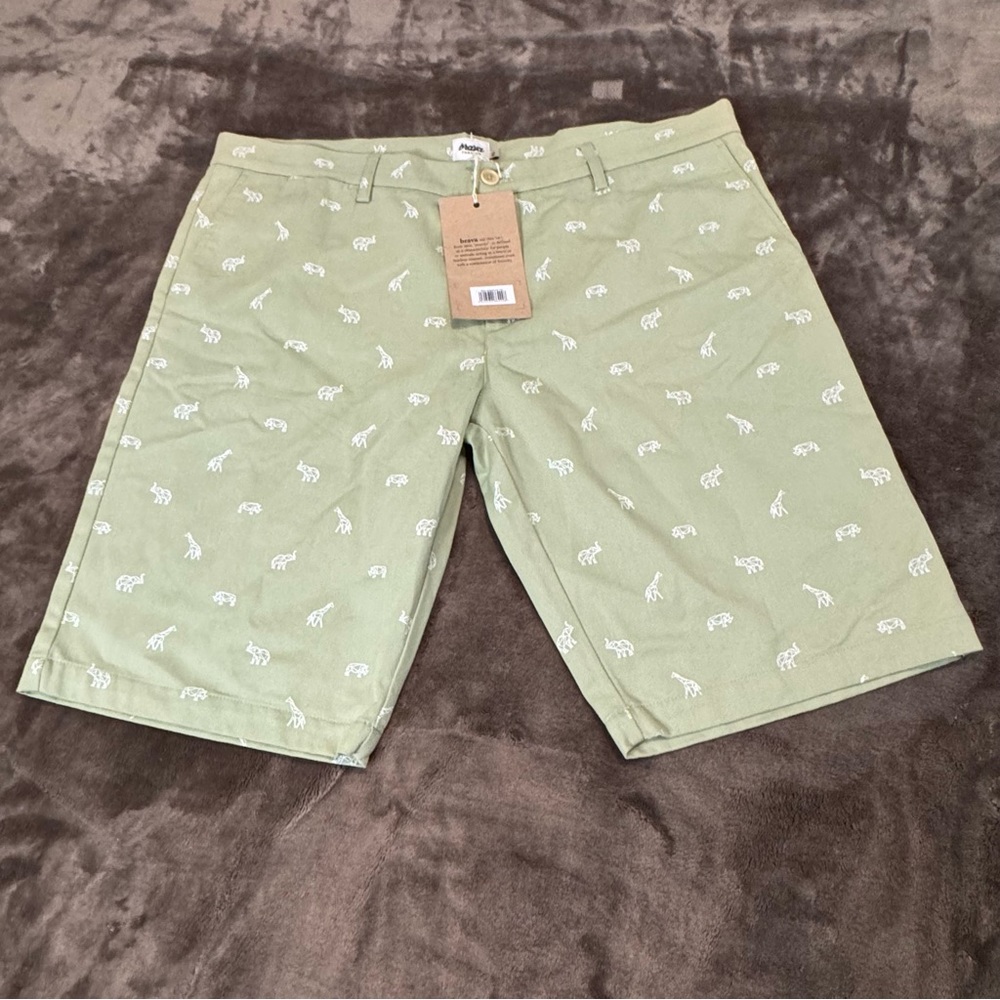 Brand new brava fabrics animal print shorts sz 40 green